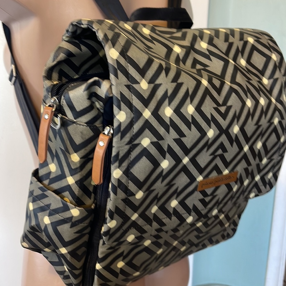 PETUNIA PICKLE BOTTOM Backpack 🎒   Snap buttons and zipper closing .